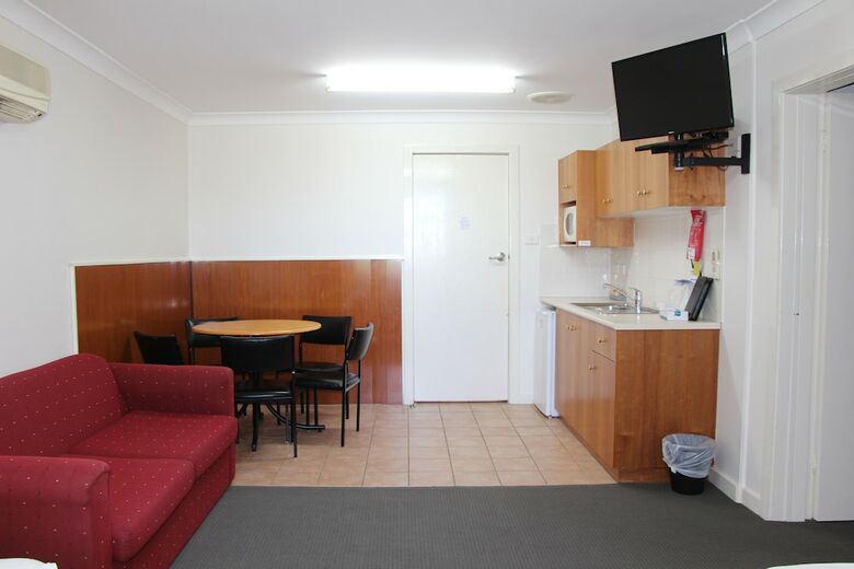 Pioneer Way Motel