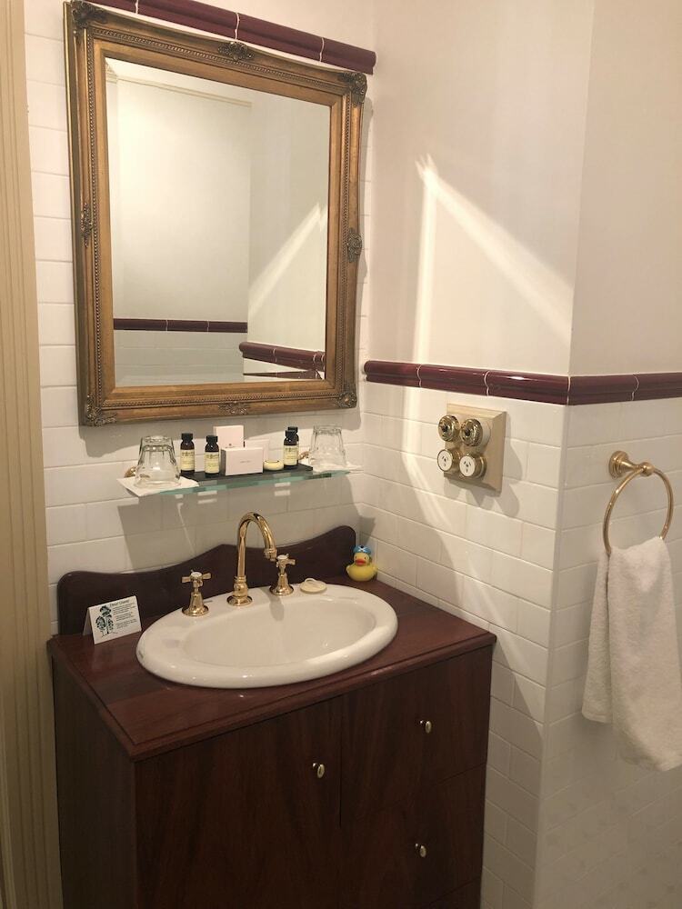 Cobb & Co Court Boutique Hotel
