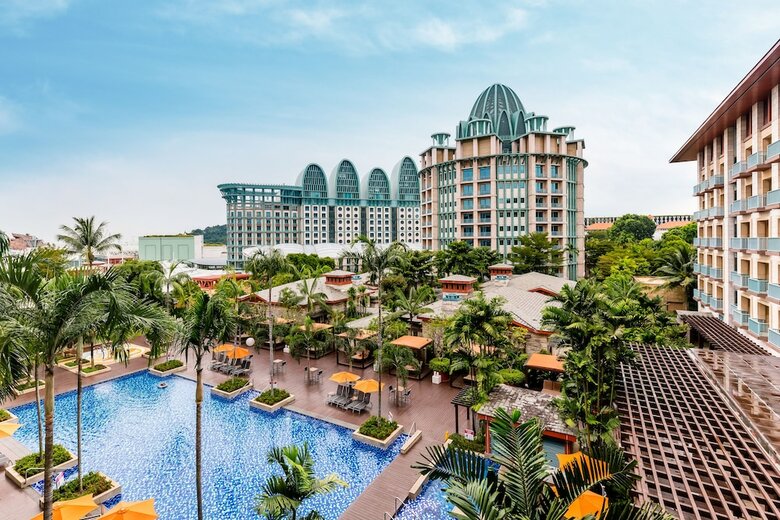 Resorts World Sentosa - Festive Hotel