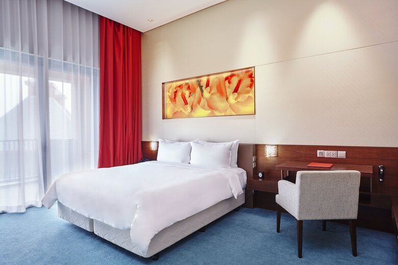 Resorts World Sentosa - Festive Hotel