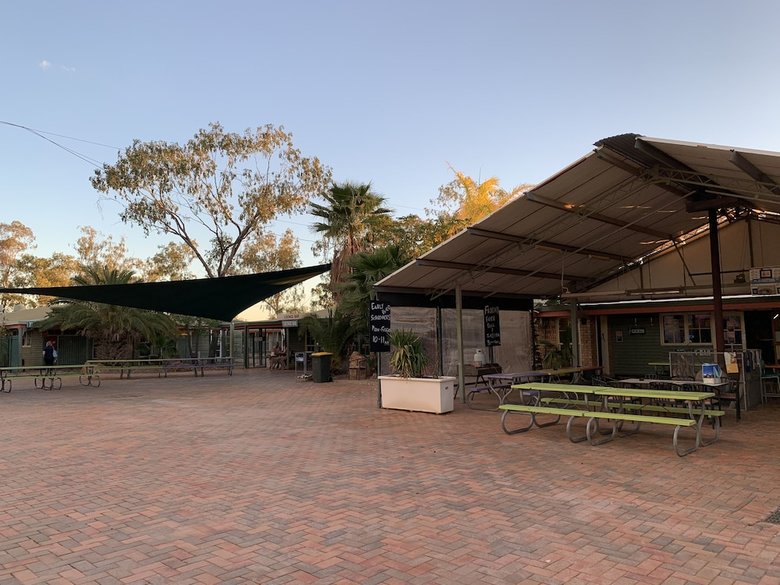Motel Lightning Ridge Outback Resort & Caravan Park