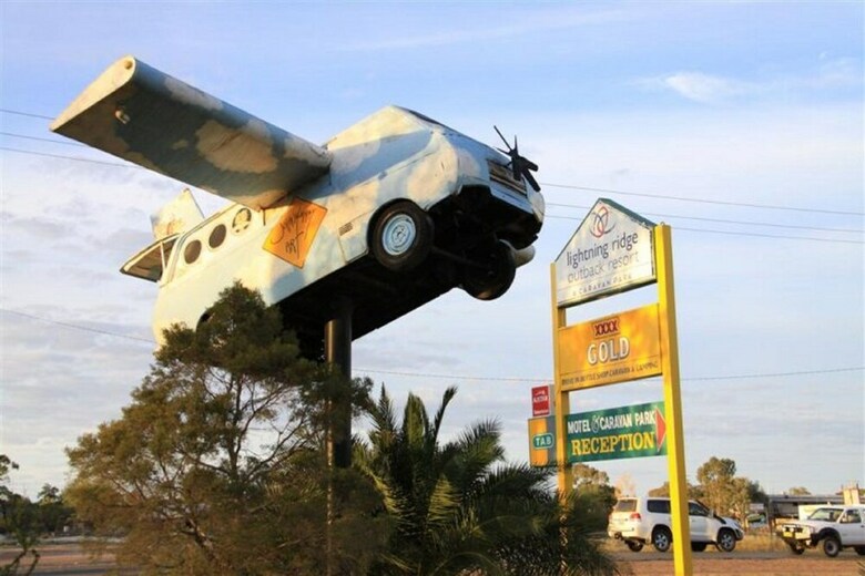 Motel Lightning Ridge Outback Resort & Caravan Park