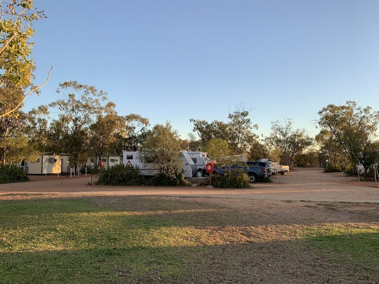 Motel Lightning Ridge Outback Resort & Caravan Park