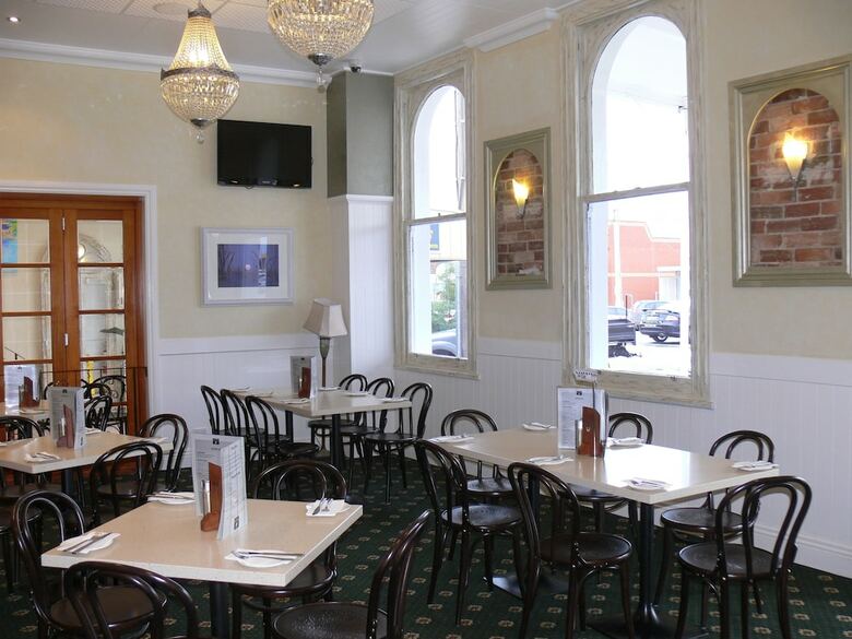 Yarrawonga Hotel