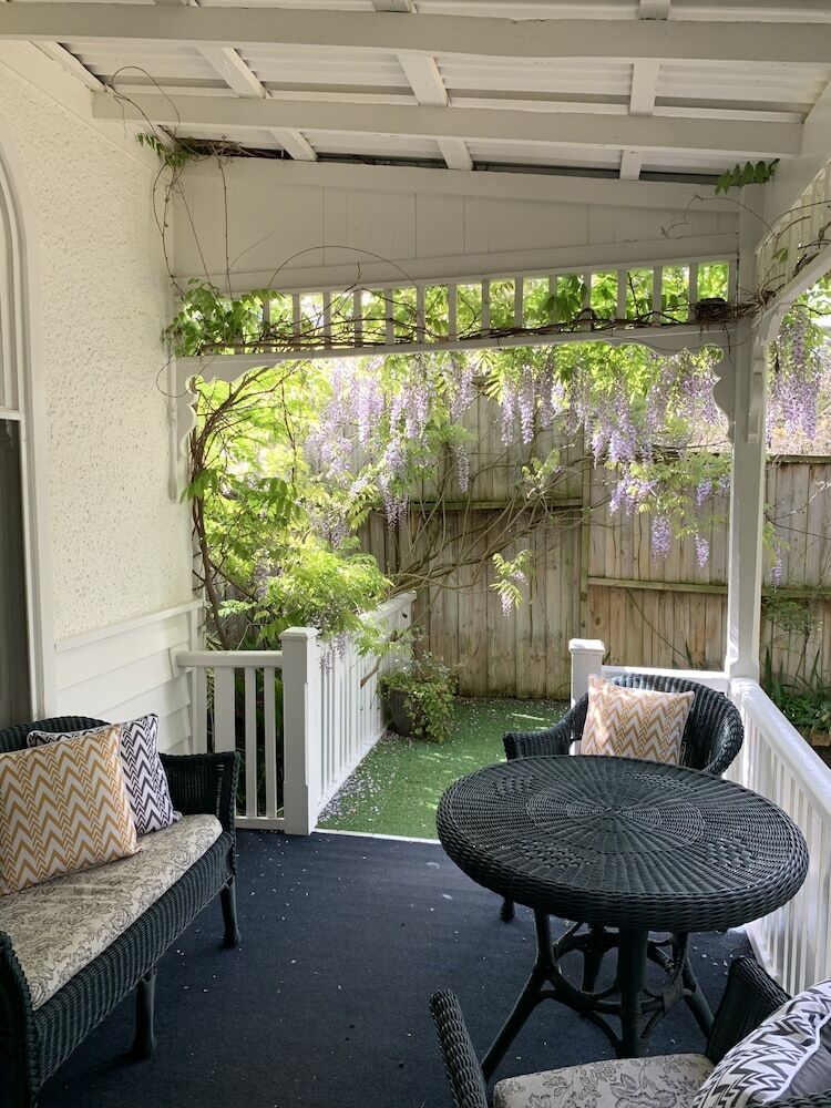 Hotel Genesta House Bed And Breakfast