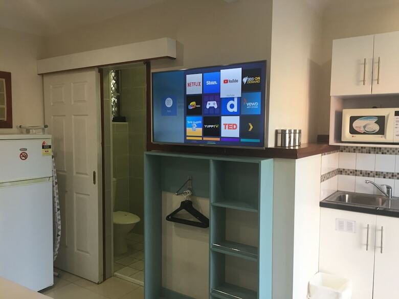 Across Country Motel And Serviced Apartments