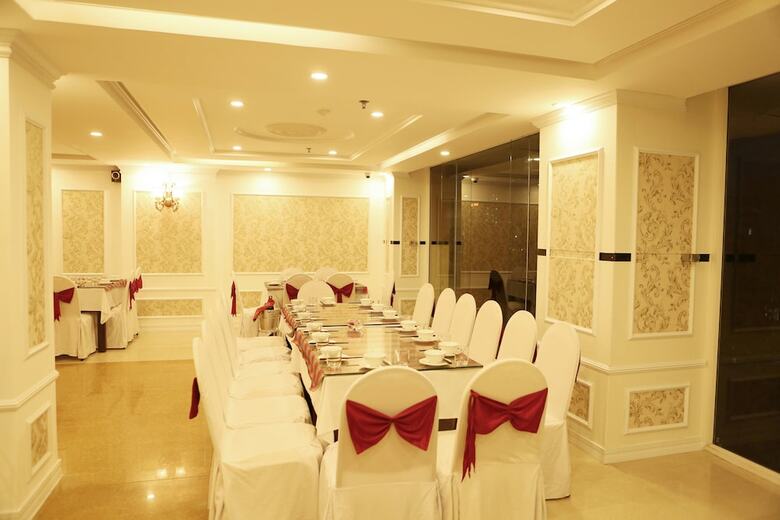 Jay Grand Hotel