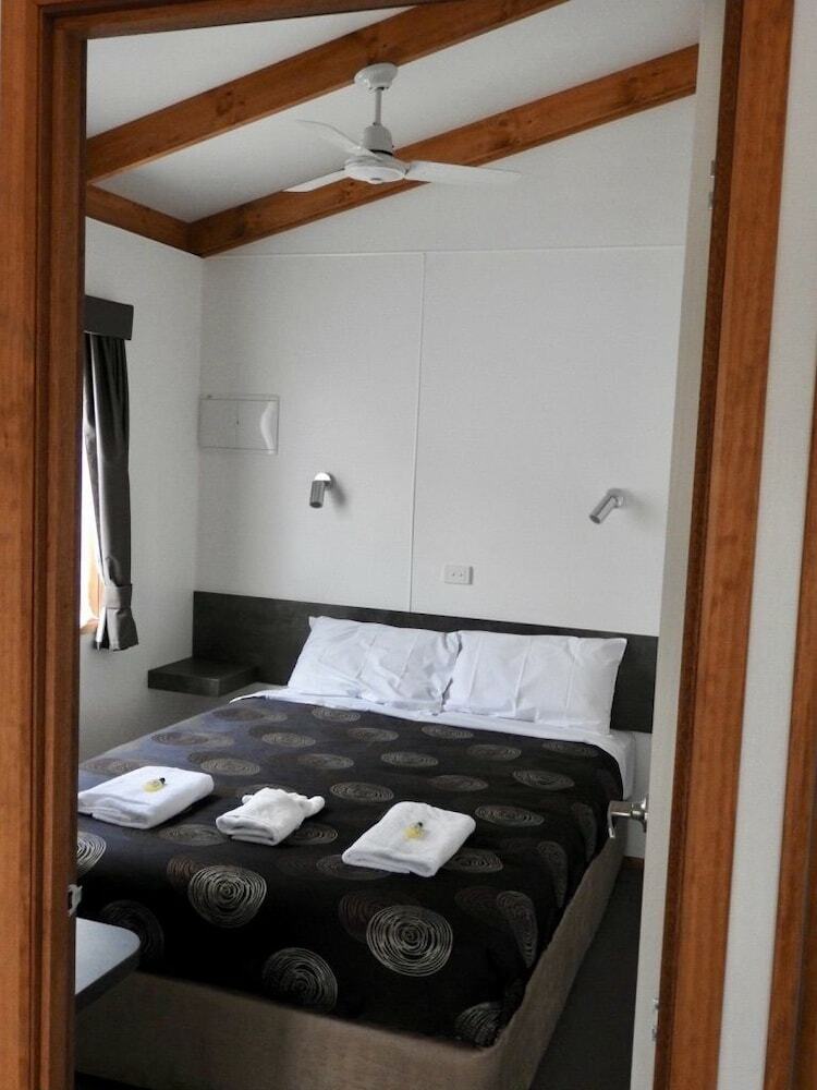 Golden Country Motel & Caravan Park