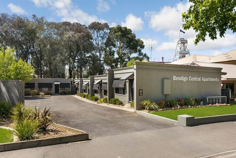 Motel National Hotel Complex And Bendigo Central Apartments