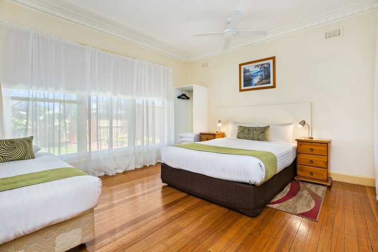 Motel National Hotel Complex And Bendigo Central Apartments