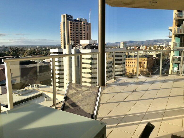 Adelaide Dresscircle Apartments North Terrace