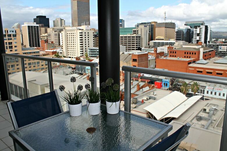 Adelaide Dresscircle Apartments North Terrace