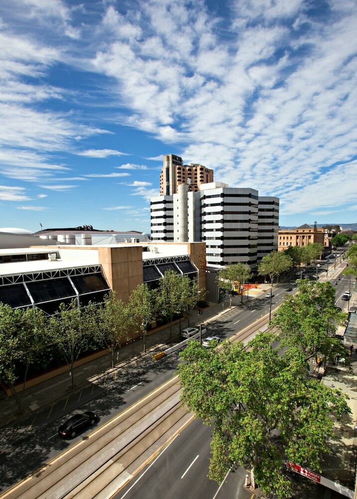 Adelaide Dresscircle Apartments North Terrace