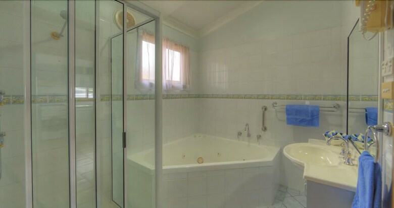 Cabana Big4 Batemans Bay At Easts Riverside Holiday Park