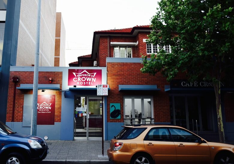 Hostal The Emperor's Crown Hostel