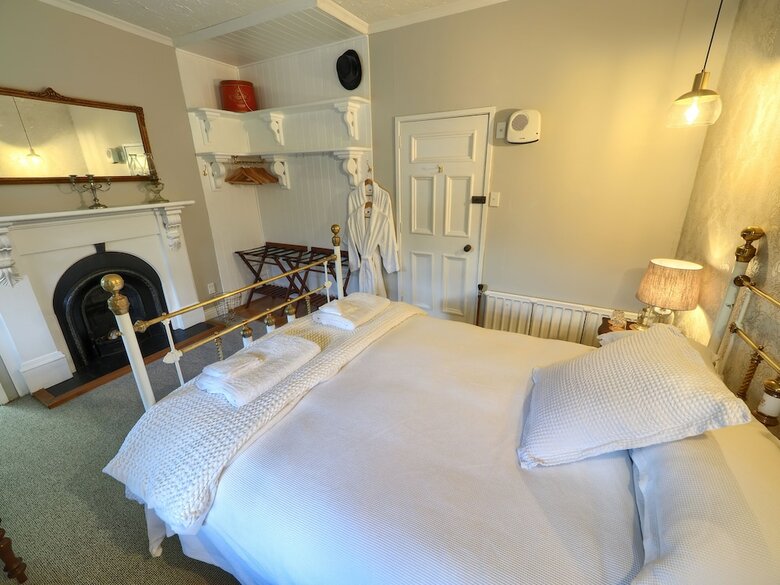 The Old Ferry Hotel B&B