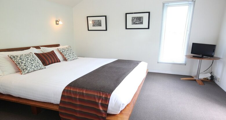 Twofourtwo Boutique Apartments