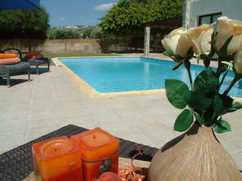 Vineland Holidays Villas