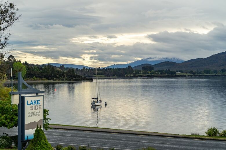 Lakeside Motel And Apartments - Te Anau