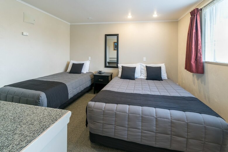Lakeside Motel And Apartments - Te Anau