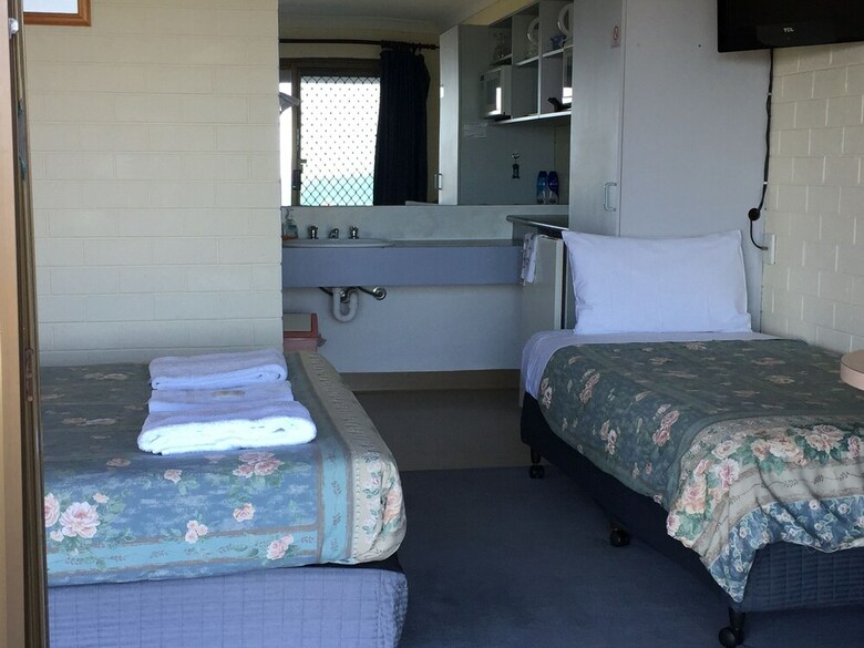 Skenes Creek Lodge Motel And Restaurant