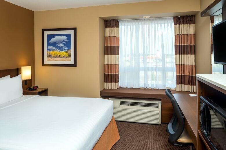Hotel Microtel Inn & Suites By Wyndham Red Deer