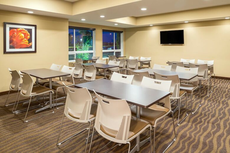 Hotel Microtel Inn & Suites By Wyndham Red Deer
