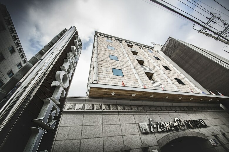 Hotel I-zone