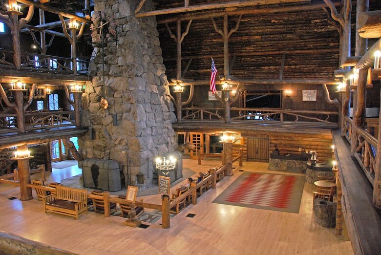 Hotel Old Faithful Inn - Inside The Park