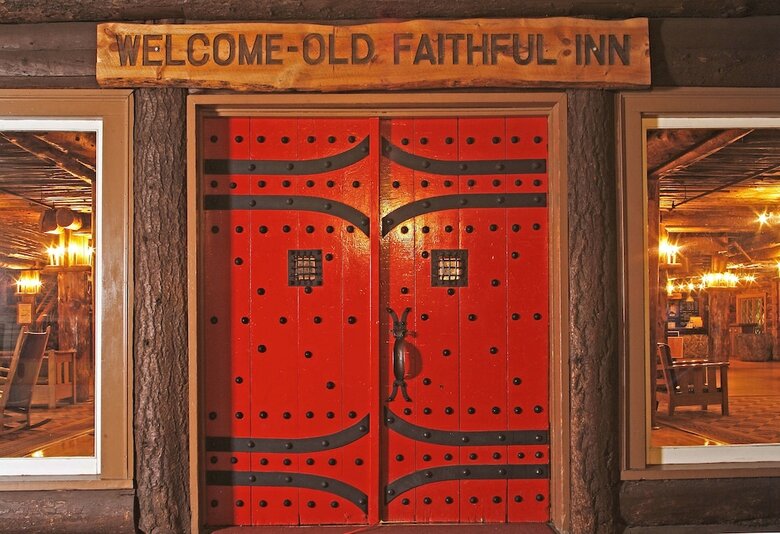 Hotel Old Faithful Inn - Inside The Park