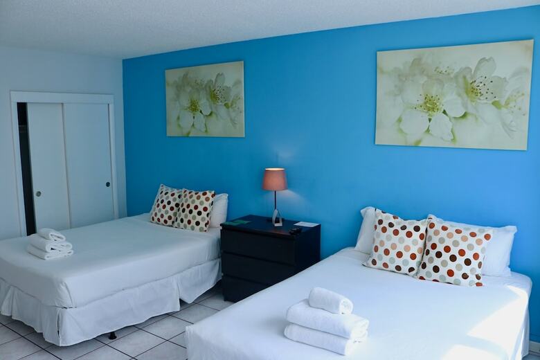 Collins Apartments By Design Suites Miami