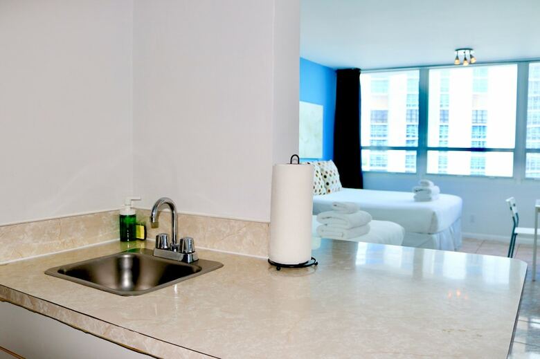 Collins Apartments By Design Suites Miami