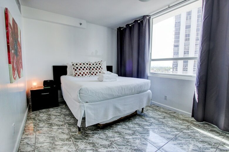 Collins Apartments By Design Suites Miami