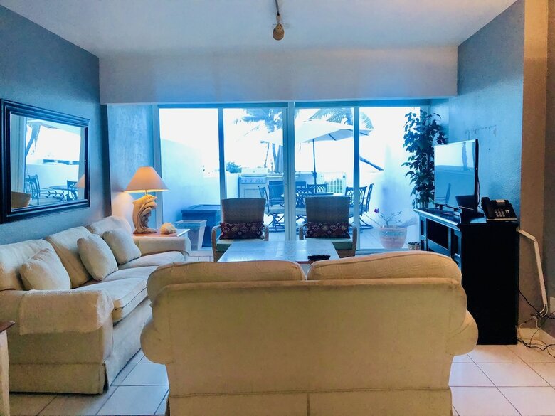 Collins Apartments By Design Suites Miami