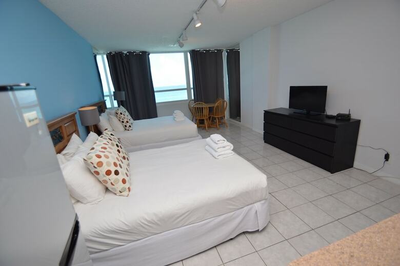 Collins Apartments By Design Suites Miami
