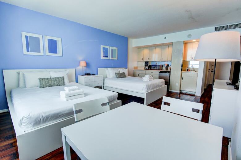 Collins Apartments By Design Suites Miami