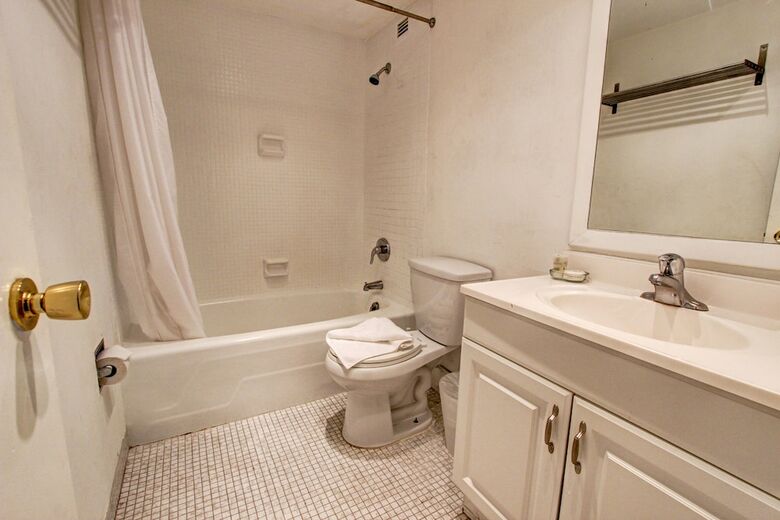 Collins Apartments By Design Suites Miami
