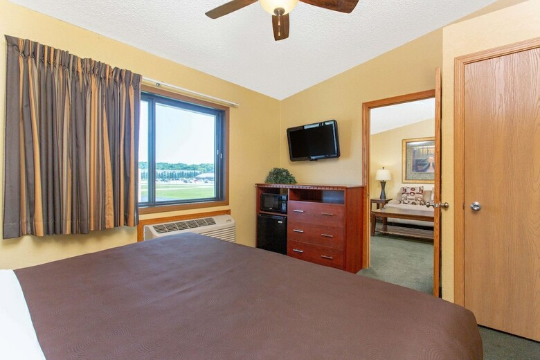 Hotel Americinn By Wyndham West Bend