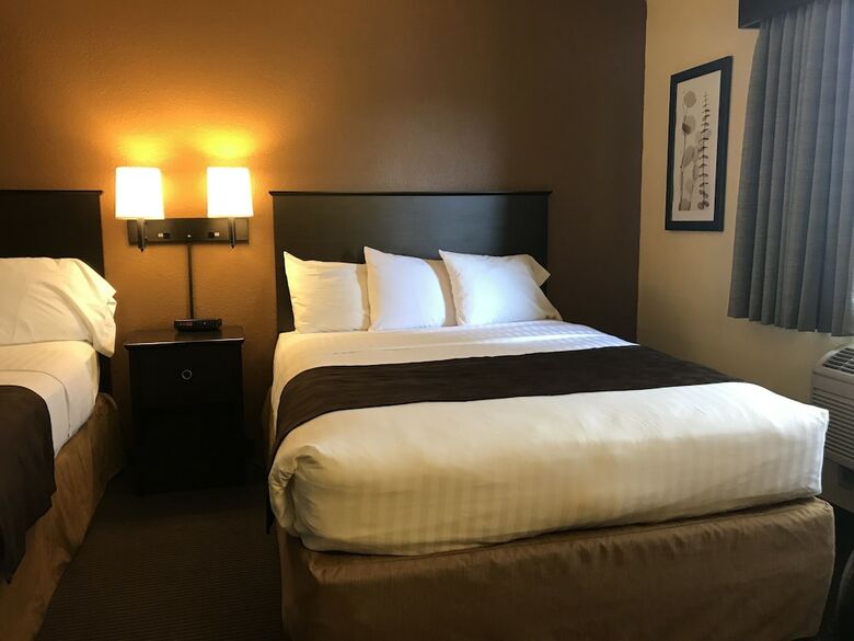 Hotel Americinn By Wyndham West Bend