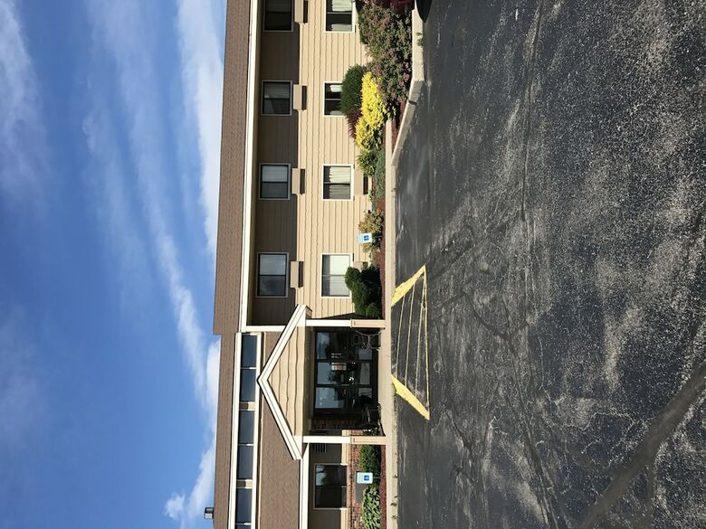 Hotel Americinn By Wyndham West Bend