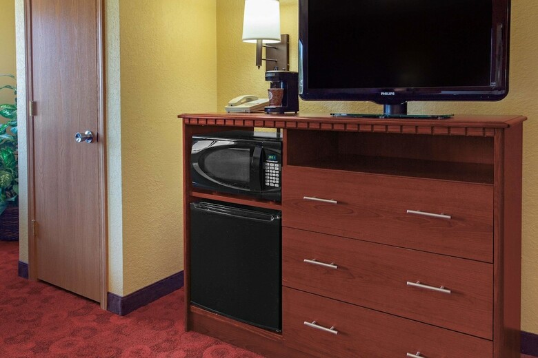 Hotel Americinn By Wyndham West Bend