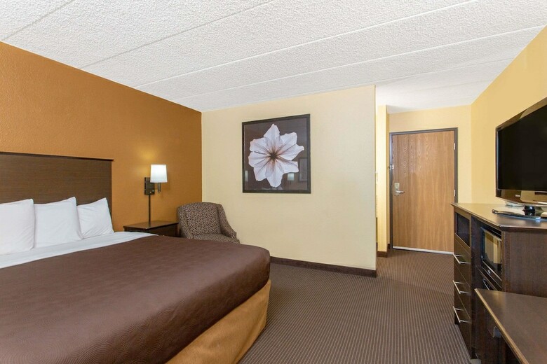 Hotel Americinn By Wyndham West Bend