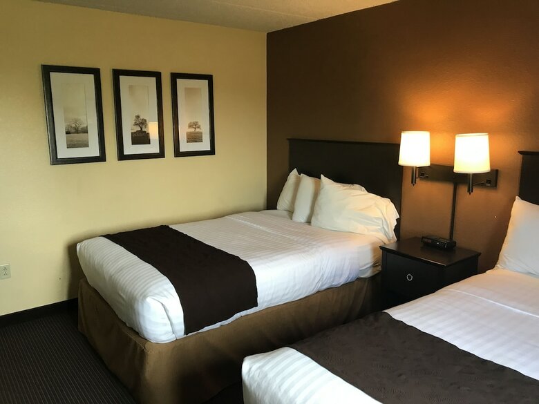 Hotel Americinn By Wyndham West Bend