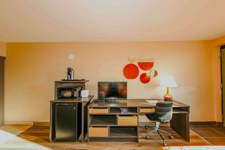 Hotel Howard Johnson By Wyndham Winnipeg West