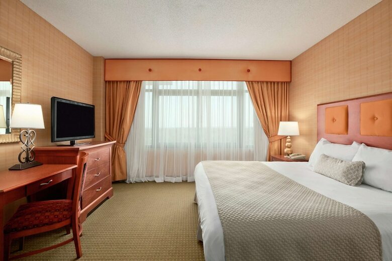 Embassy Suites By Hilton Hot Springs Hotel & Spa