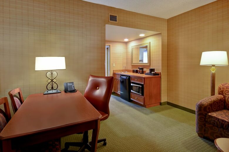 Embassy Suites By Hilton Hot Springs Hotel & Spa