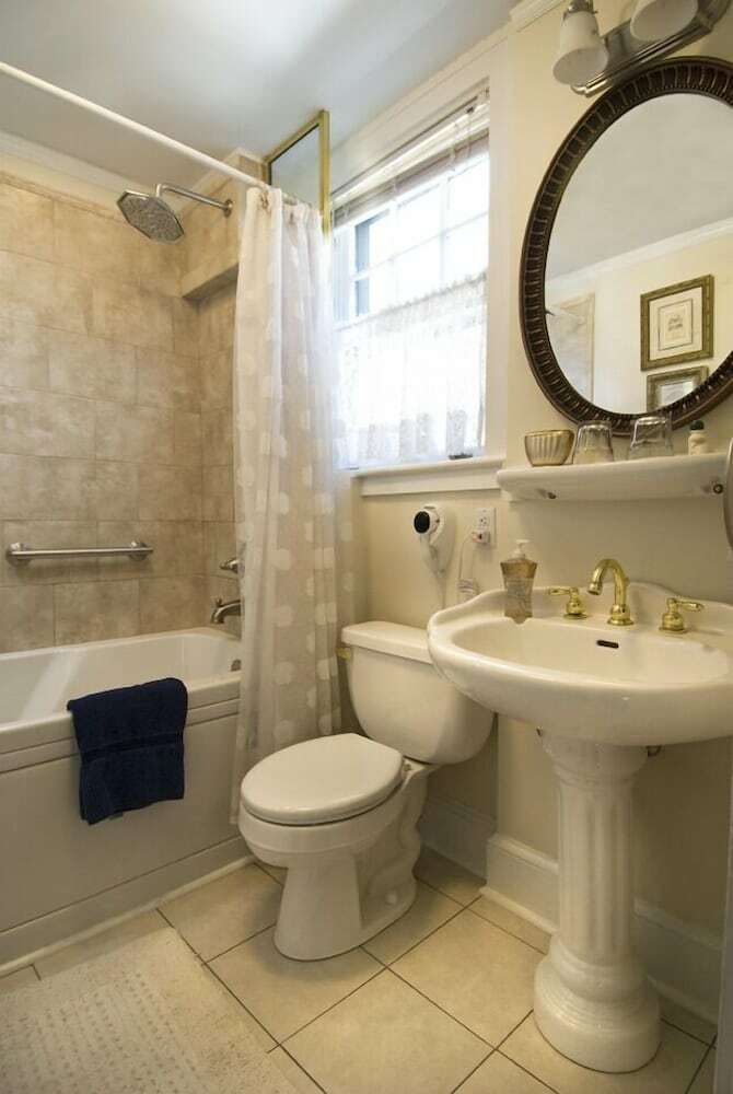 Abbington Green Bed & Breakfast Inn