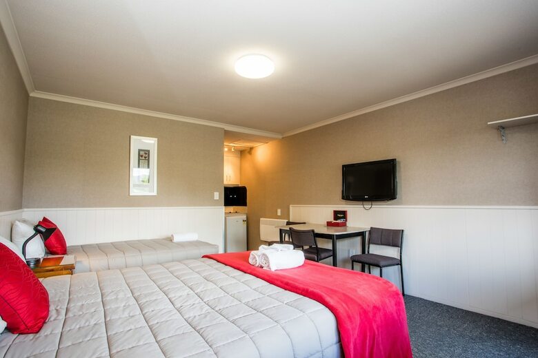 Te Anau Top 10 Holiday Park