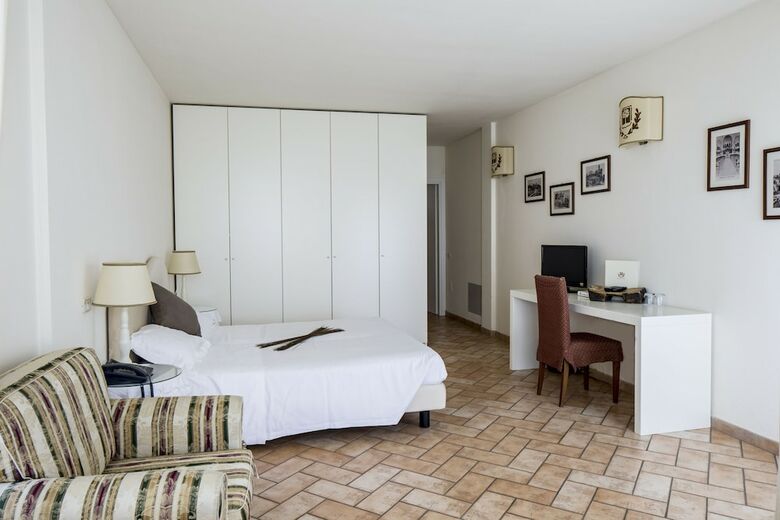 Hotel Castello Di Montegridolfo Spa Resort