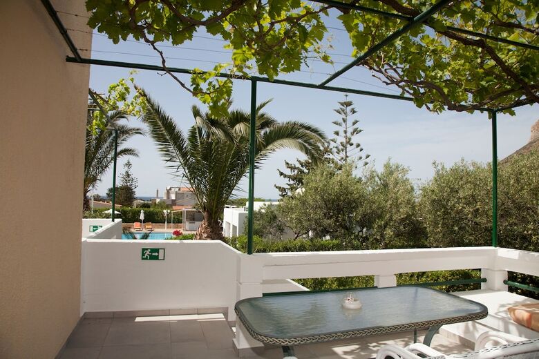 Aparthotel Artemis Village Apartments & Studios